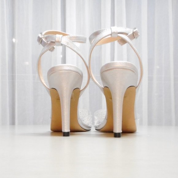 Adrienne Vittadini  Silver Metallic Vinyl party heels  size 7M - Picture 6 of 7